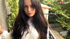 lauren bawi się wibratorem