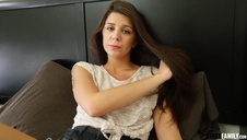 dobra azjatka fajnie go masuje