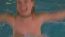 cycata laska na trawie ma głębokie gardło