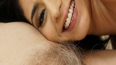 courtney taylor ma sterczące i naoliwione piersi