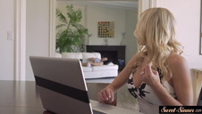 laska z seks zabawką w dupsku