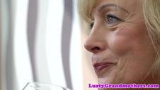 courtney z małym biustem jest fajnie posuwana