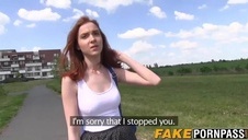 blondynka w pomarańczowym bikini