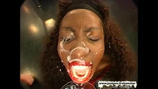 trzy laski z dildo na pasku