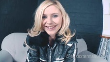 śliczna laska ugniata swe pośladki w trakcie seksu