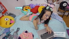 babeczka z cycami na wierzchu wskakuje na penisa