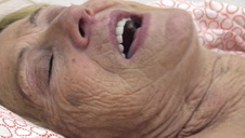 doświadczona lodziara lubi mu dogadzać