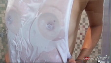 ciągnie brunetką za włosy i fajnie ja pyka