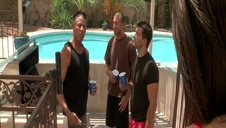 na leżaku w ogrodzie