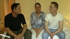 cameron rozłożyła przed nim swe nóżki