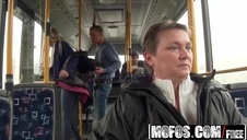 coguarzyca przybita do ściany