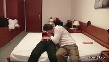 silikonowa lisa jest ładnie posuwana na łyżeczkę