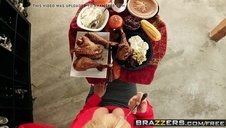 dotyka bardzo namiętnie swojego ciała