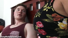 młoda parka zabawia się z analem