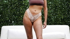 białowłosa suczka kocha analne rżnięcie