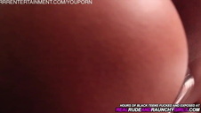 duży dekolt laski w lateksowym stroju