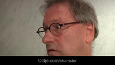 babka wygoliła swoją szparę przed atakiem młodego orła