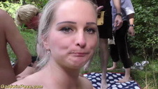 laska ciągnie z kolesia przyjemność