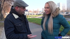 małolata w kolorowych rajsopkach