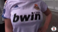 dziadek chlapie minetę ładnej małolatce