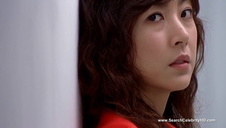 sweet blondyneczka masturbuje się na kanapie