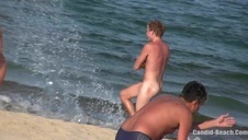 uśmiechnięta z gadżetem