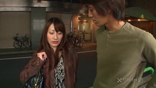 ma ochotę wyruchać obie laseczki w dupsko