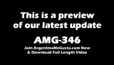 dziewica lubi sie sama bawić ze sobą