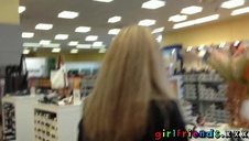 dwie gorące panie masują faceta