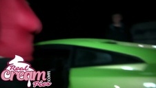 wyluzowana laska fajnie się masturbuje