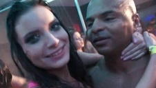 podnosi suczkę i rżnie ją na stojaka