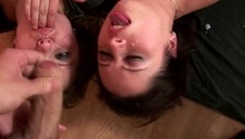 ruchają się na łóżku obok śpiącej koleżanki