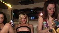 łysy facet liże kakaowe oczko blond mamuśki