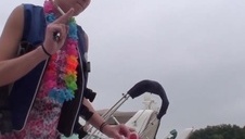 super słodka brunetka siada na kutasie