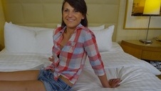 seks ze starą suczką w salonie