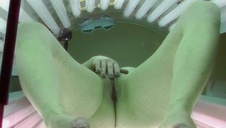 jej dojce wypełnione mleczkiem zaraz eksplodują