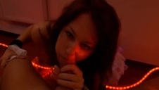 fajna laska robi dobrze nogą