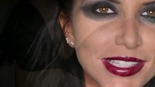 piękna i jej piękne naturalne piersi