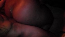 azjatka pokazuje swoje małe cycuszki