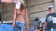 koleś grzmoci zwieracze azjatki