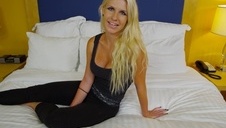 dwie ślicznotki liżą swoje cipki