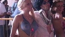 taylor hill bierze kutasa po same jaja