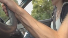 mama zabawia się z młodą pałą