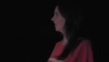 ruda pani liże czekoladową pałkę