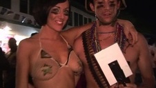 chłopaki zabrali dwie laski z nad rzeki na kwadrat