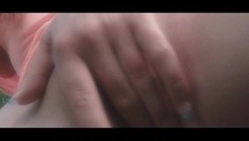 w żółtej sukni wygląda olśniewająco