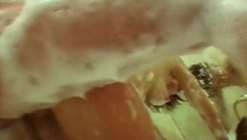 dwie młode panie są bzykane w czworokącie