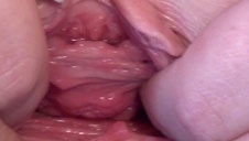 seksowna brunetka na łańcuchu